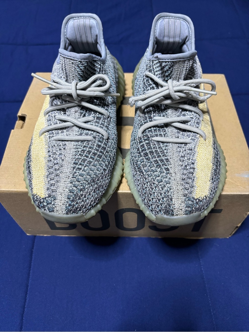 Adidas Yeezy Boost 350 V2 Ash Blue 2021 
Size 8